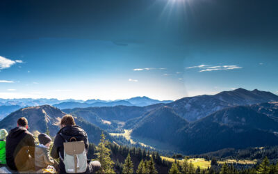 Najlepsze gry dla dzieci na wakacje – co zabrać w podróż samochodem lub samolotem?